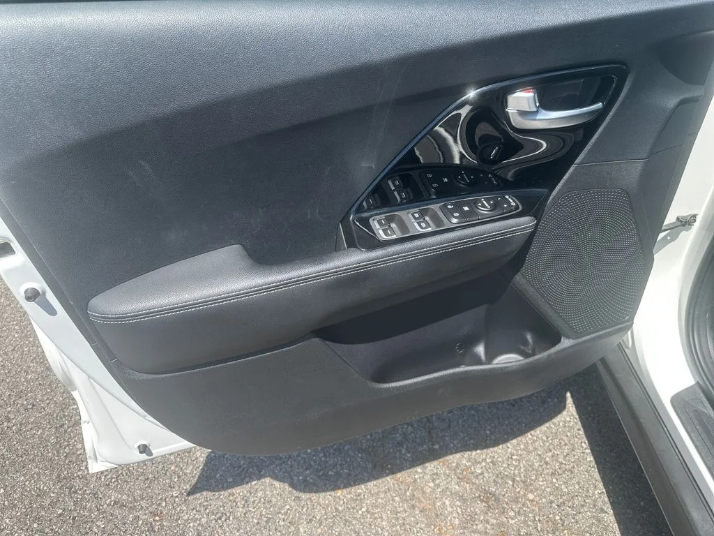 Used 2020 White Kia EX image 9