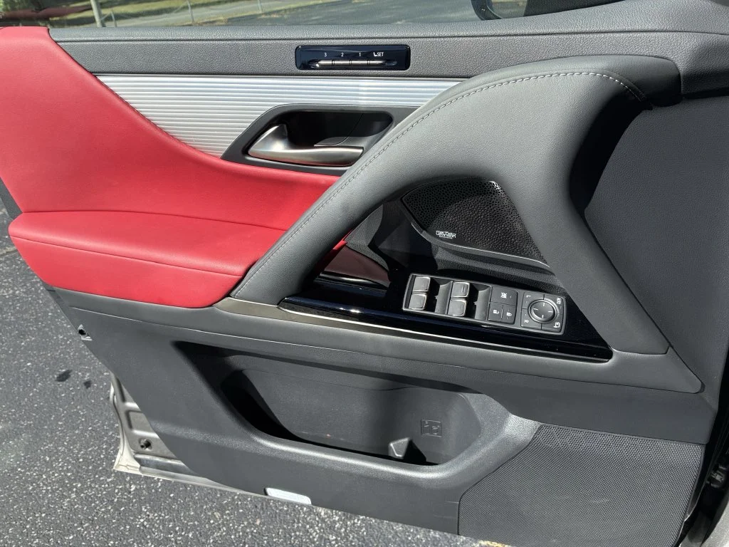 Used 2024  Lexus 600 F SPORT image 13