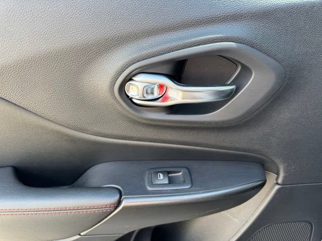 Used 2020 Silver Jeep Trailhawk 4x4 image 17