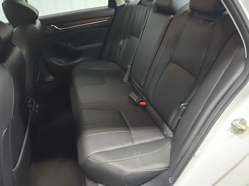 Used 2022  Honda EX-L image 32