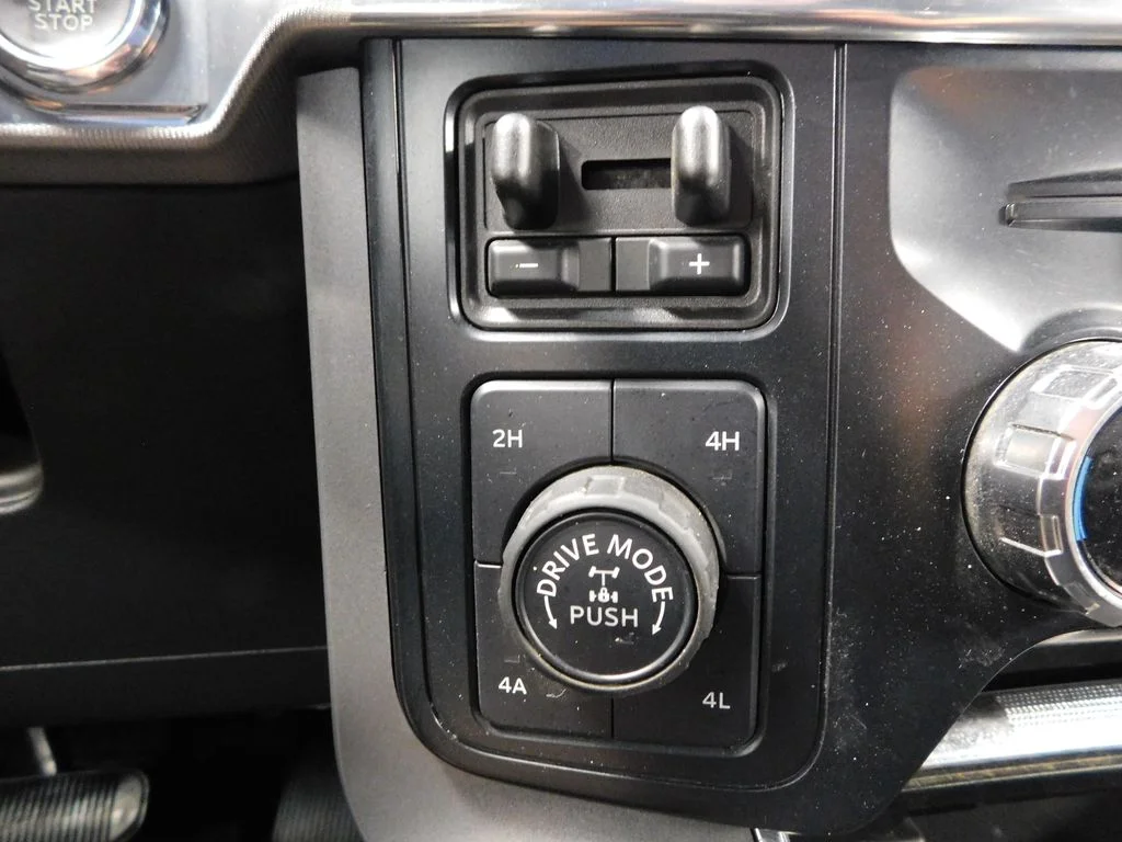 Certified Used 2025 Oxford White Ford Lariat image 25
