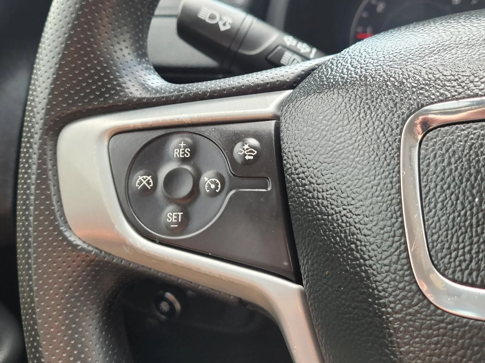 Used 2022 Summit White GMC SLE image 33