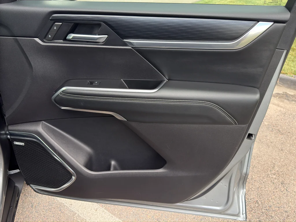 Used 2025 Sterling Metallic GMC AWD Elevation image 9