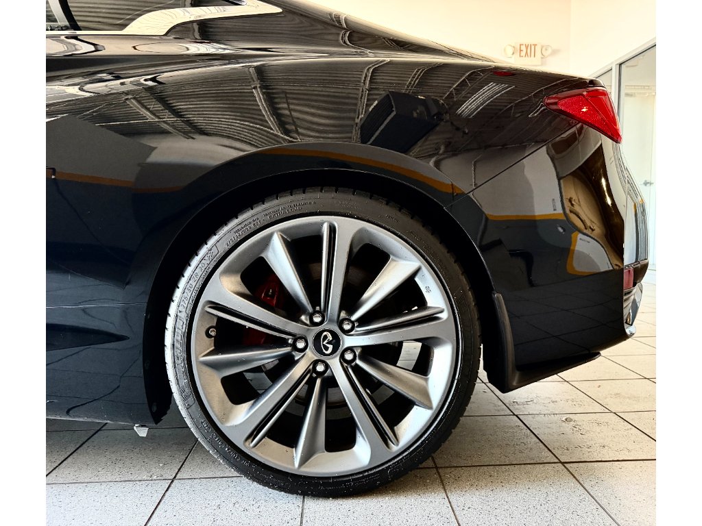 Used 2018 Black Obsidian INFINITI RED SPORT 400 image 12