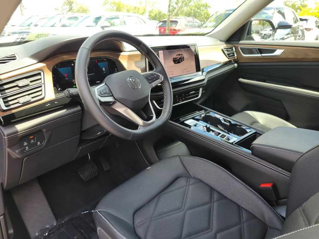 Used 2026  Volkswagen SE w/Technology image 15