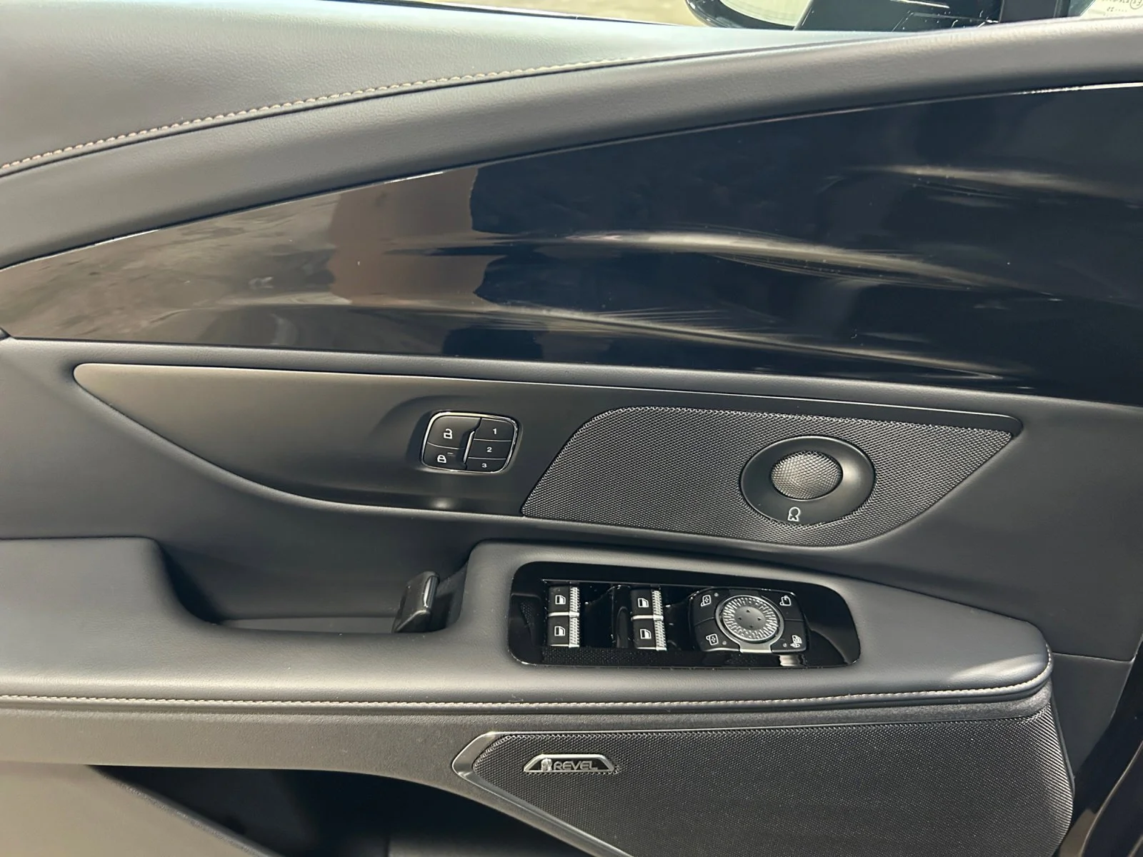 Used 2025 BLACK Lincoln PREMIERE AWD image 17