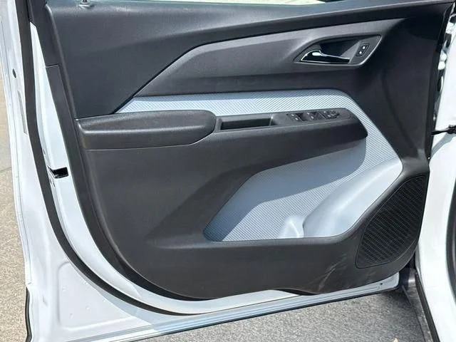 New 2027 Summit White Chevrolet RS image 10