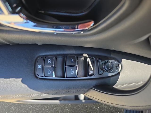 Used 2023 Gray Nissan S image 31