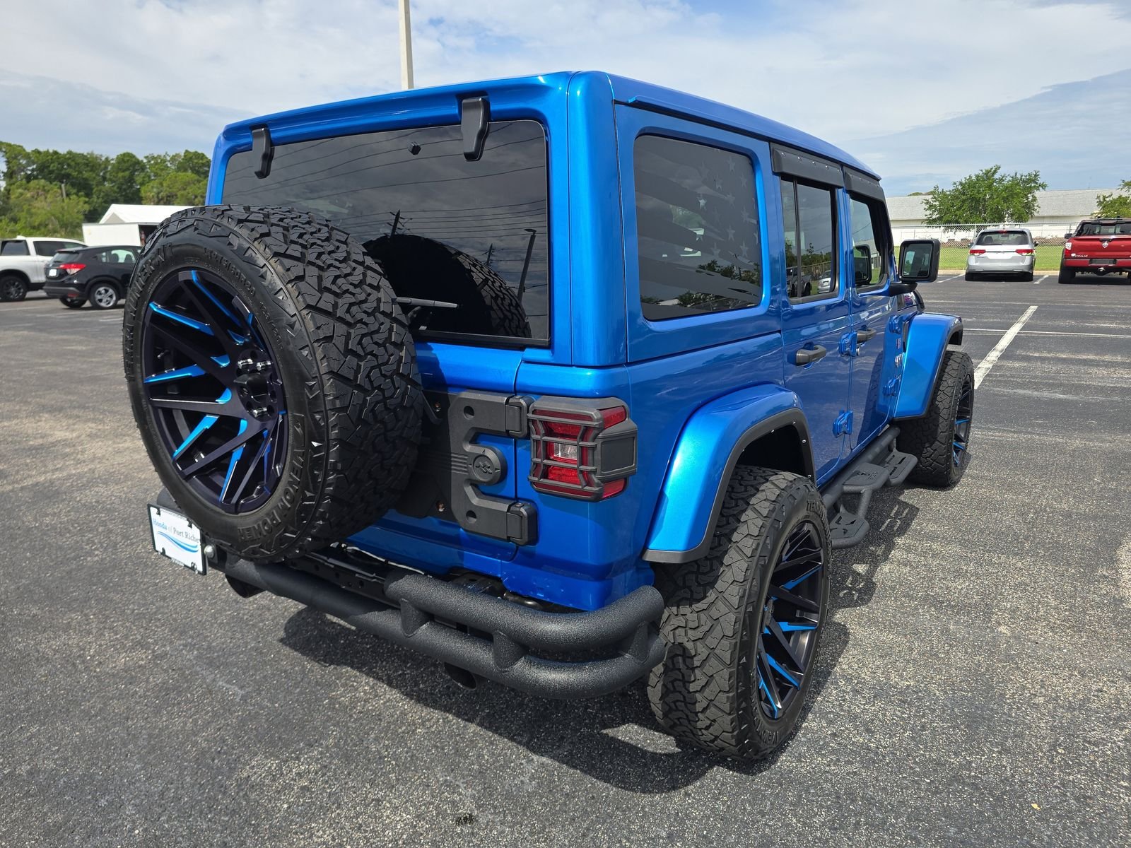 Used 2024 Blue Jeep Sahara image 4