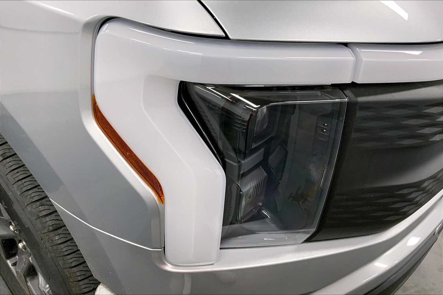2025 Ford F-150 Lightning Flash - Photo 13