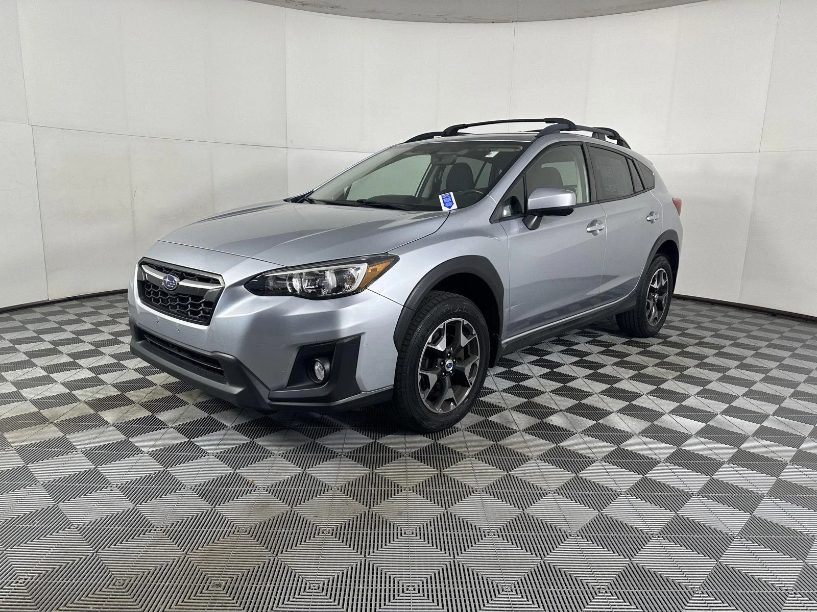 Used 2018 Ice Silver Metallic Subaru Premium image 4