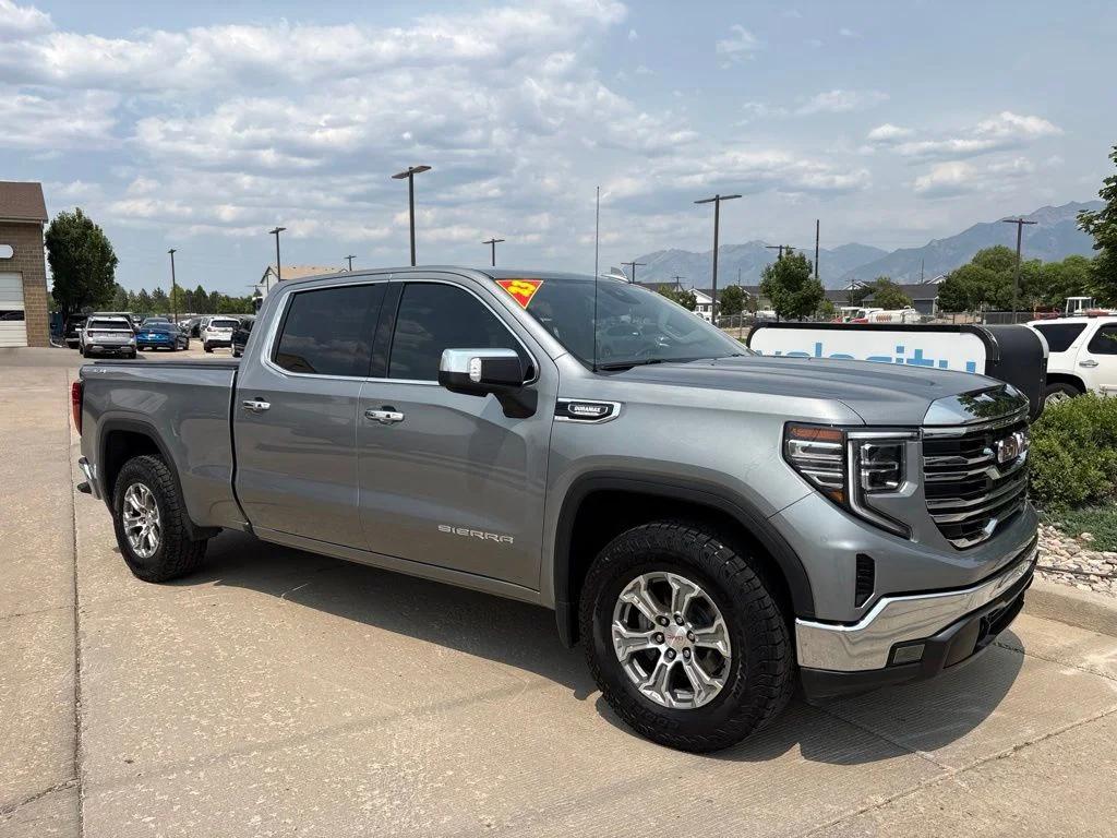 2023 GMC Sierra 4WD Crew Cab Short Box SLT's photo