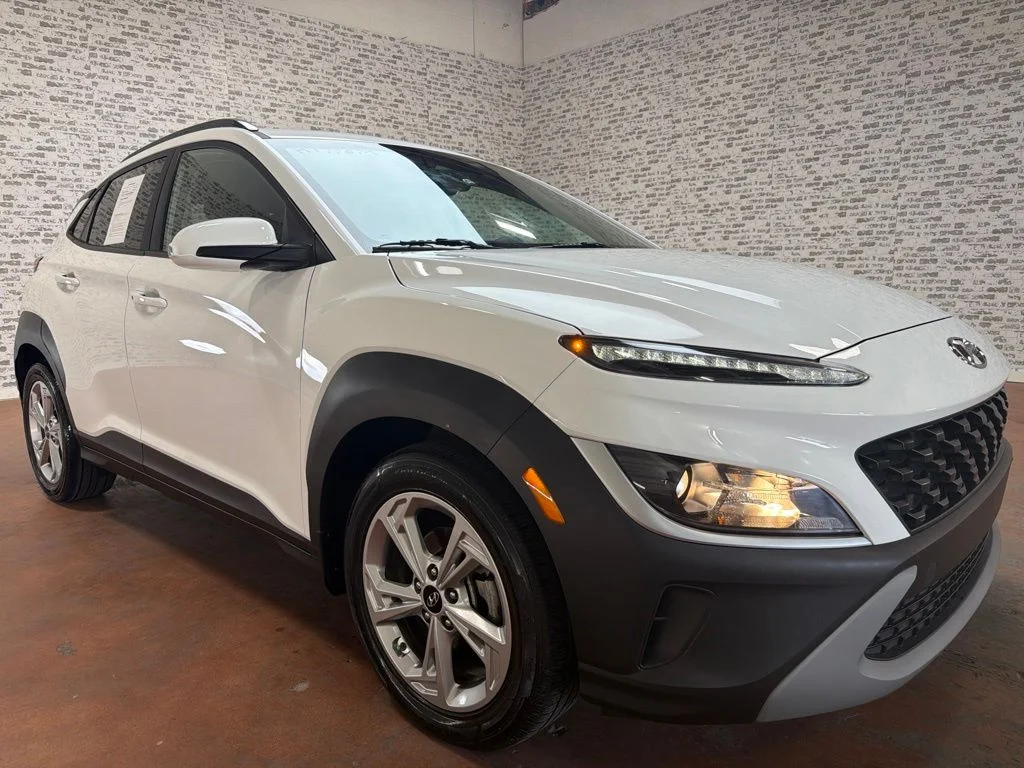 Used 2022 Lunar White Hyundai SEL image 1