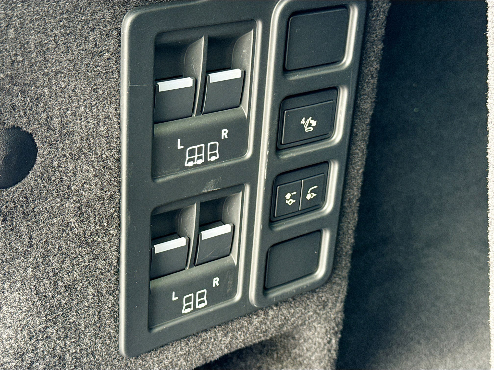 Certified Used 2025 Silver Land Rover Dynamic SE image 12