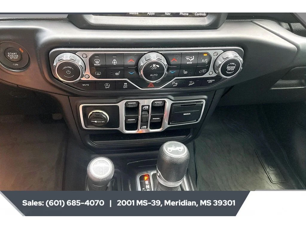 Used 2018 Bright White Clearcoat Jeep Unlimited Sahara image 22