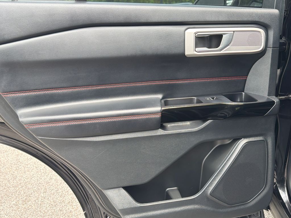 Used 2022 Agate Black Metallic Ford ST-Line image 28