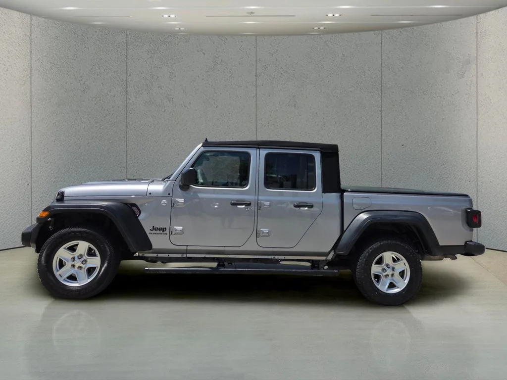 Used 2020 Silver Jeep Sport image 2