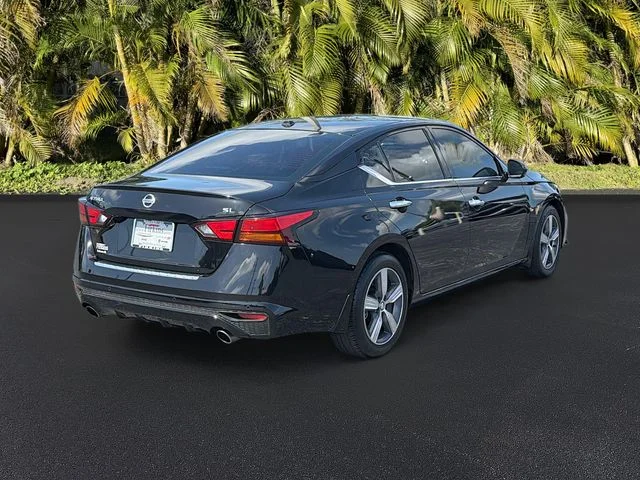Used 2021 Black Nissan 2.5 SL image 4