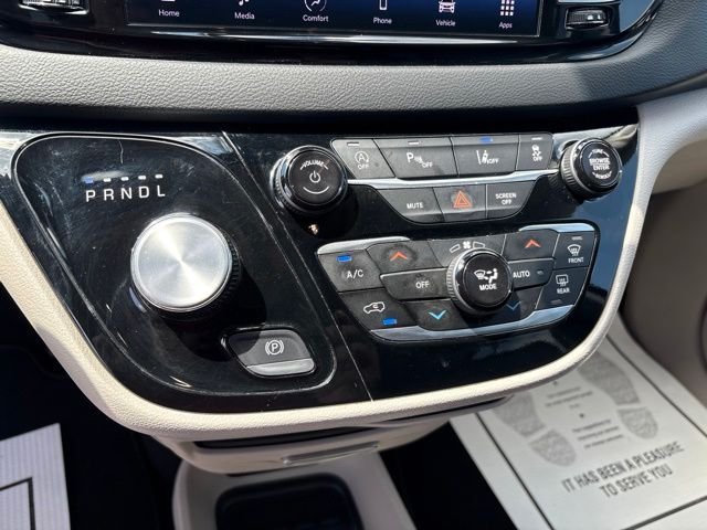 Used 2024 Black Chrysler Touring L image 22