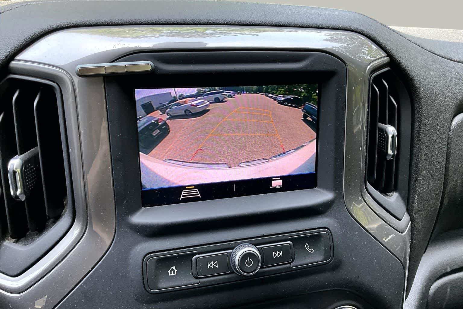 Used 2021 Summit White GMC  image 25