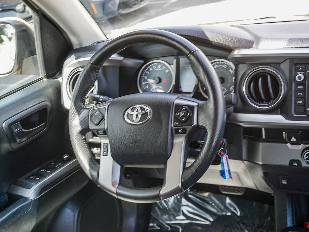 Used 2017  Toyota SR5 image 16