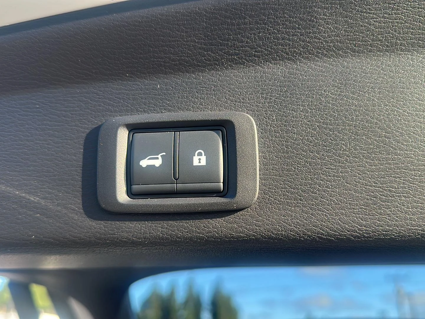 Used 2024 White Diamond Mitsubishi SEL image 24