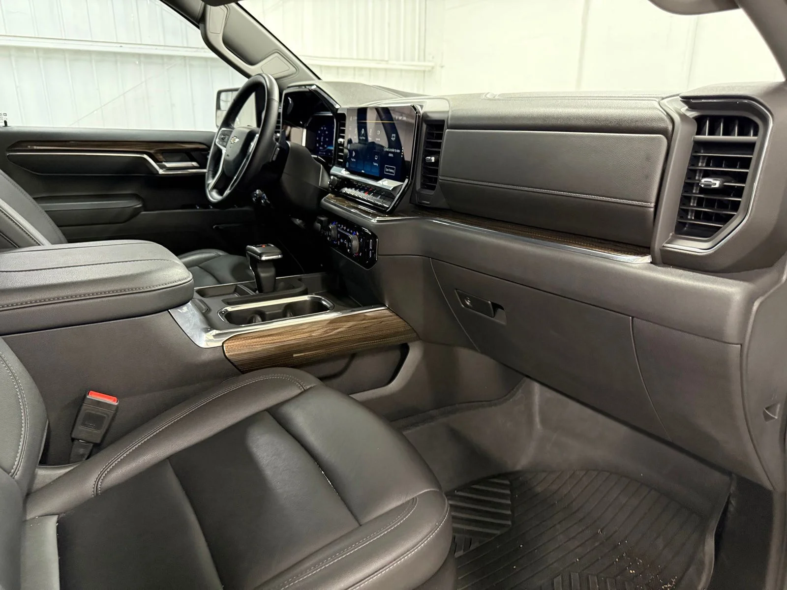 Used 2024 White Chevrolet LT image 26