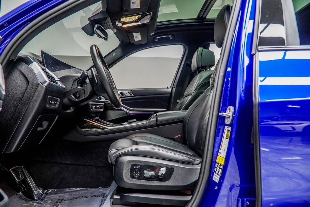 Used 2024 Blue BMW M60i image 46