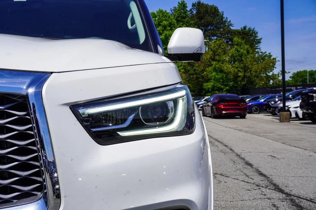 Used 2023 White INFINITI LUXE image 39