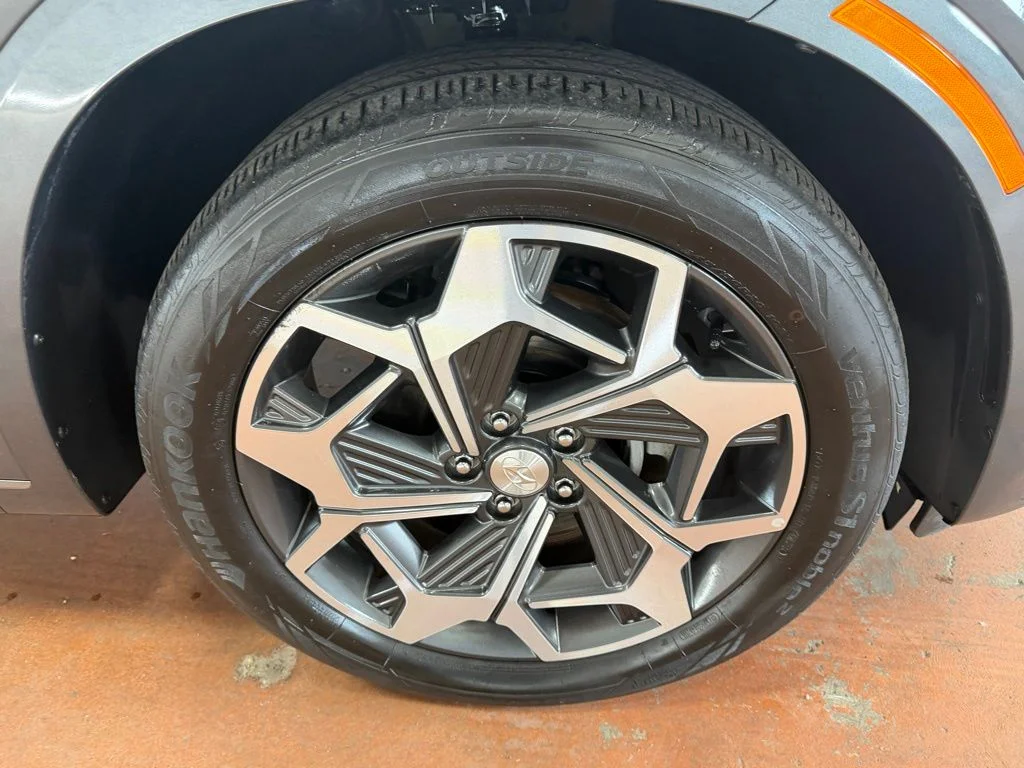 Used 2022 Gray Hyundai Calligraphy image 8