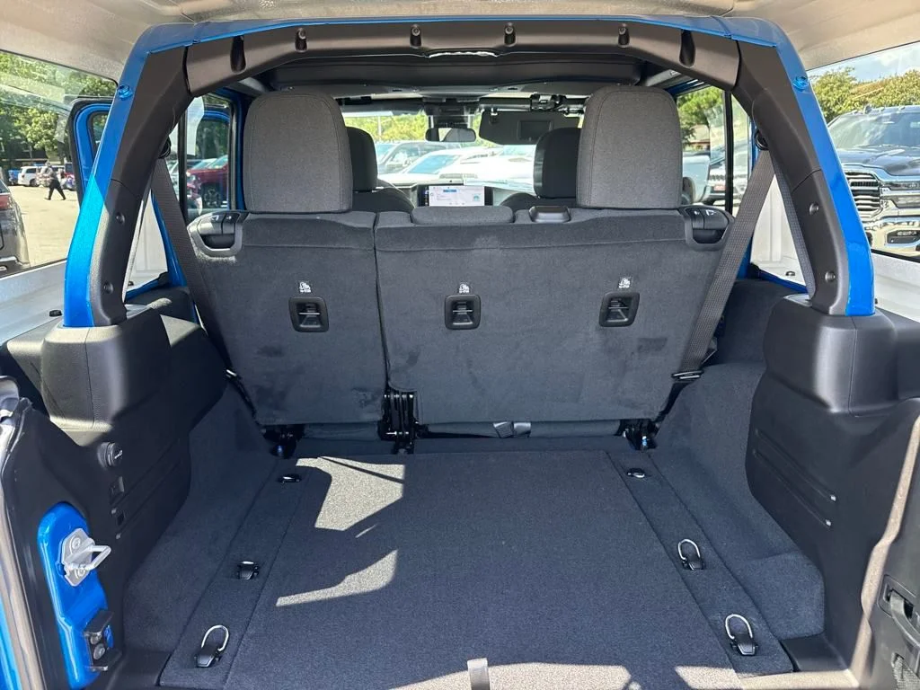 New 2025 Hydro Blue Pearl-Coat Exterior Paint Jeep Sport S image 24