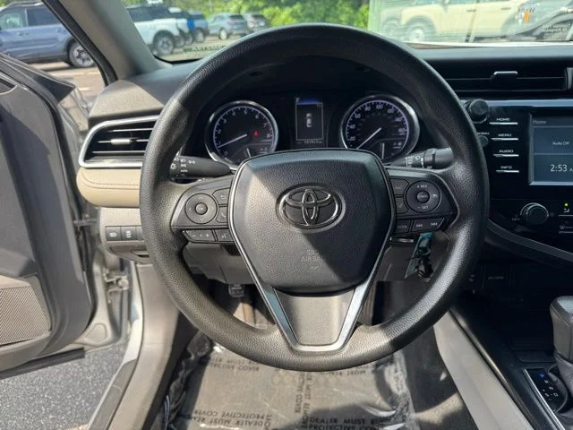 Used 2018 Silver Toyota LE image 18