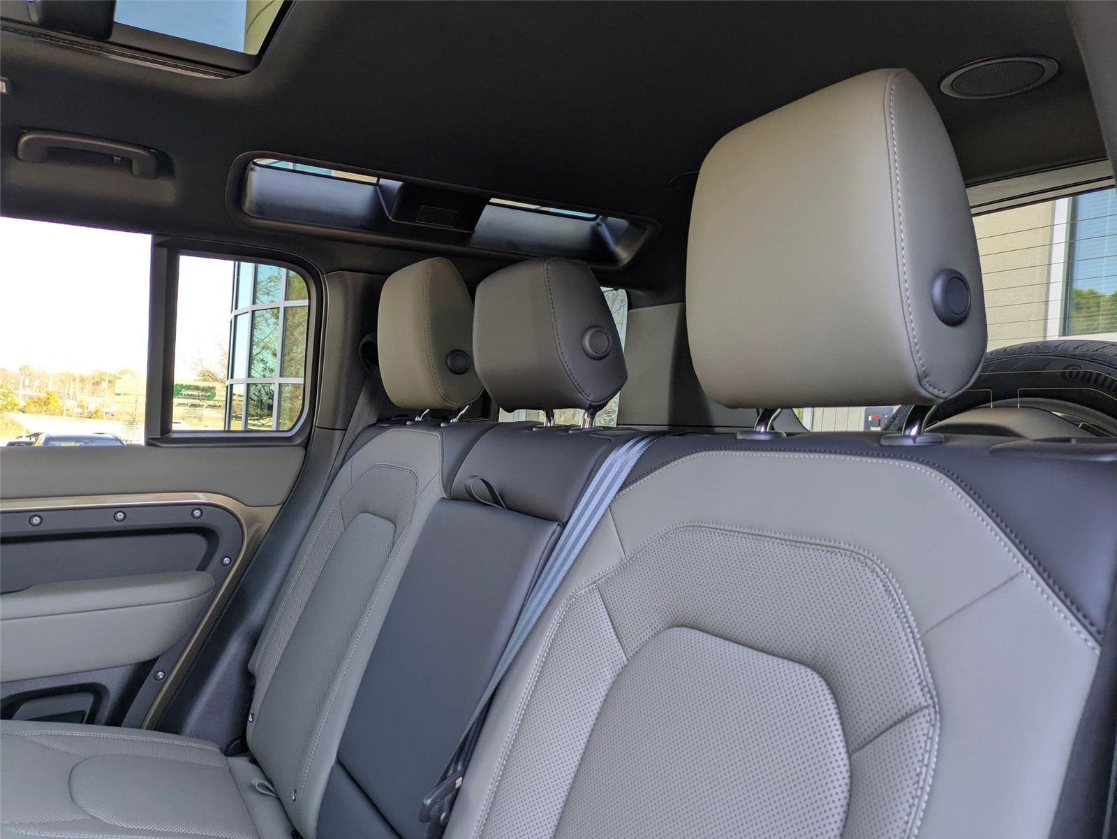 Used 2026 Gondwana Stone Metallic Land Rover X-Dynamic SE image 28