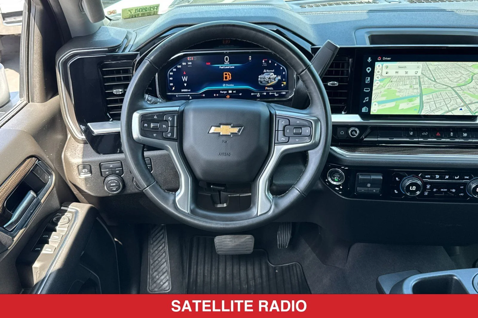 Used 2025 White Chevrolet LT image 15