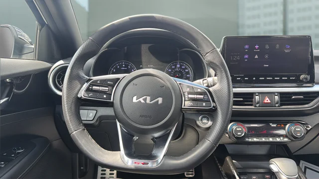 Used 2024 White Kia GT-Line image 13