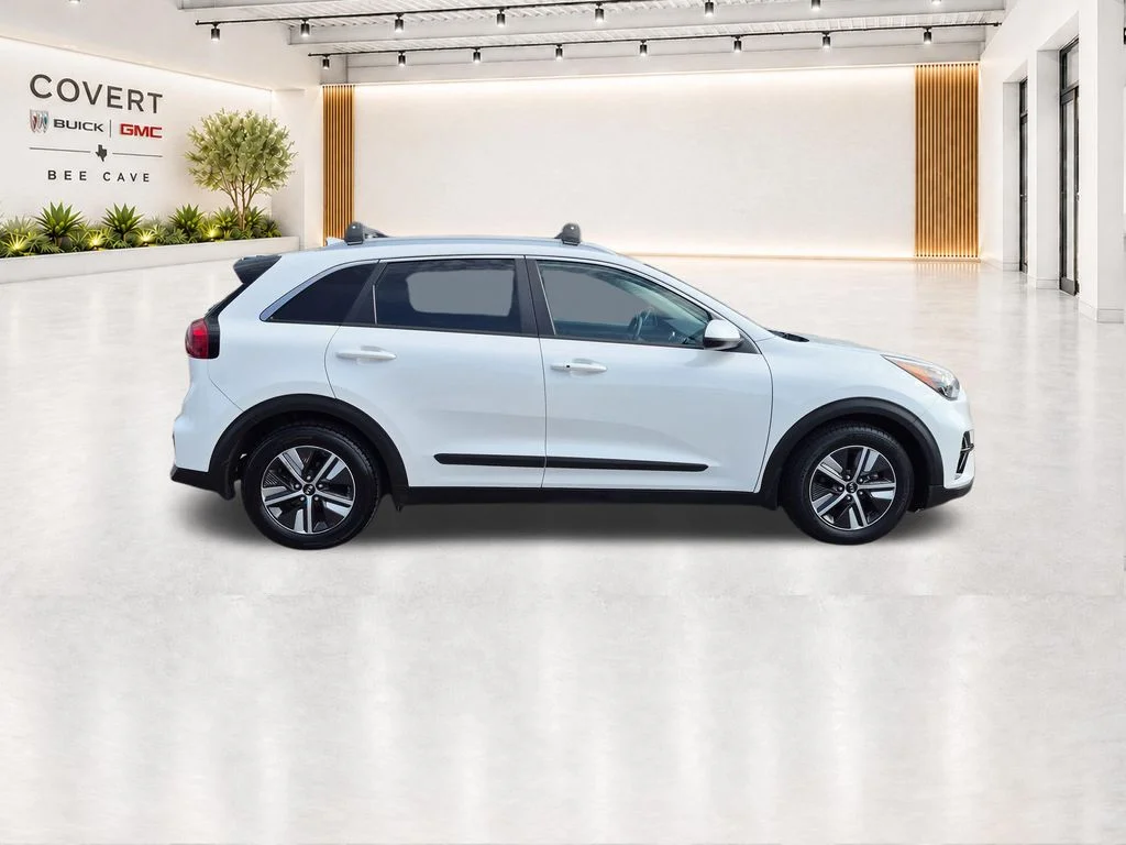 Used 2020 White Kia LXS image 13