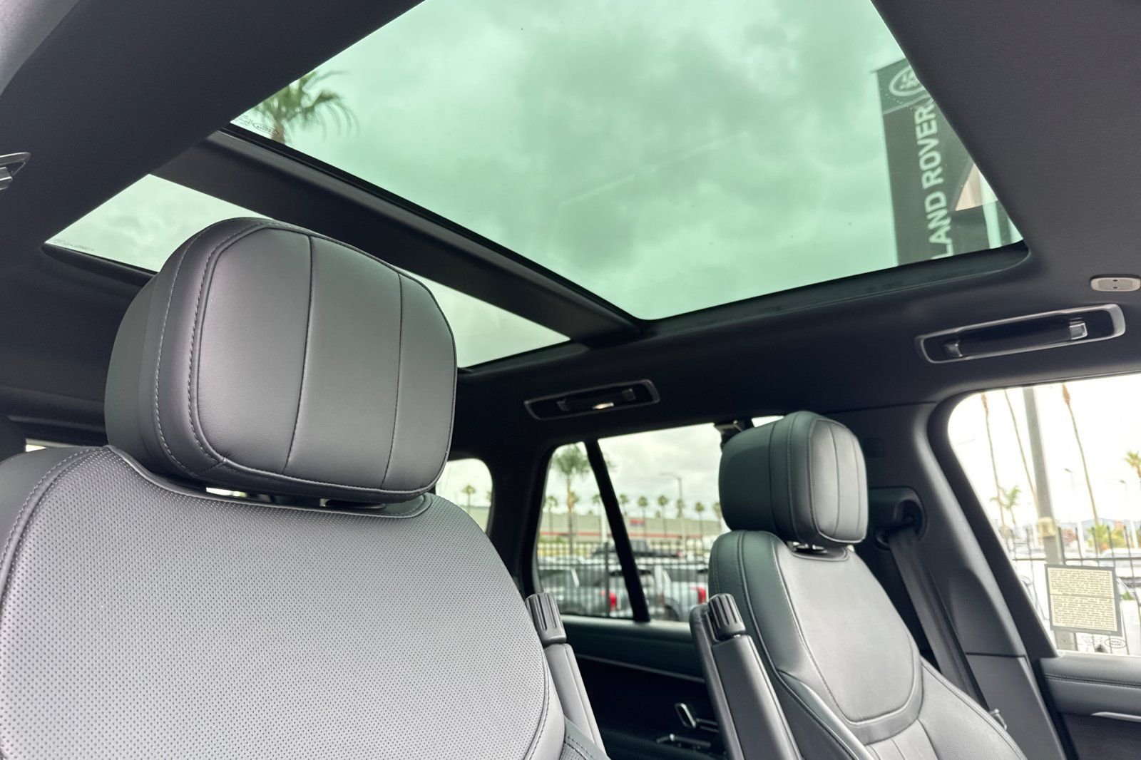 2024 Land Rover Range Rover SE - Photo 18