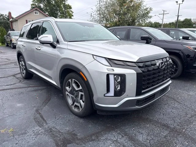 Used 2025 Silver Hyundai SEL Premium image 1