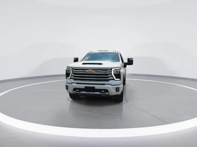 Used 2025 Beige Chevrolet High Country image 4