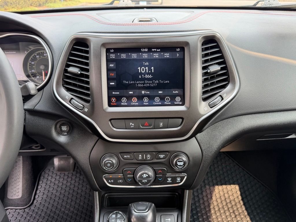 Used 2021 Olive Green Pearlcoat Jeep Trailhawk image 21