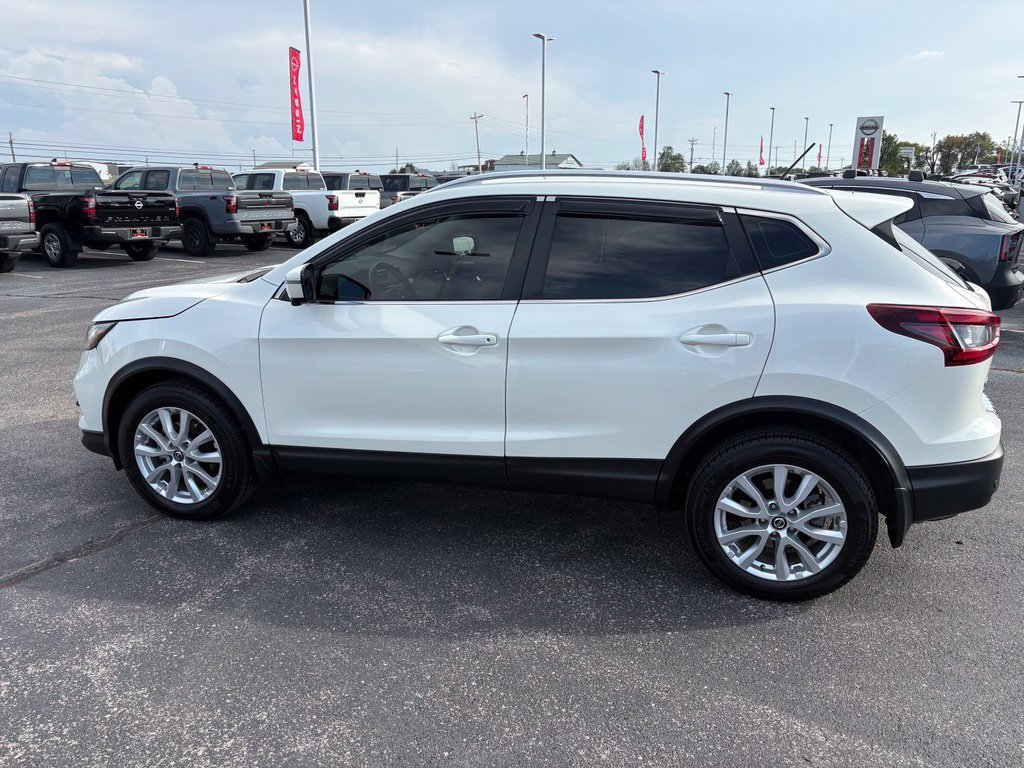 Used 2022 White Nissan SV image 4