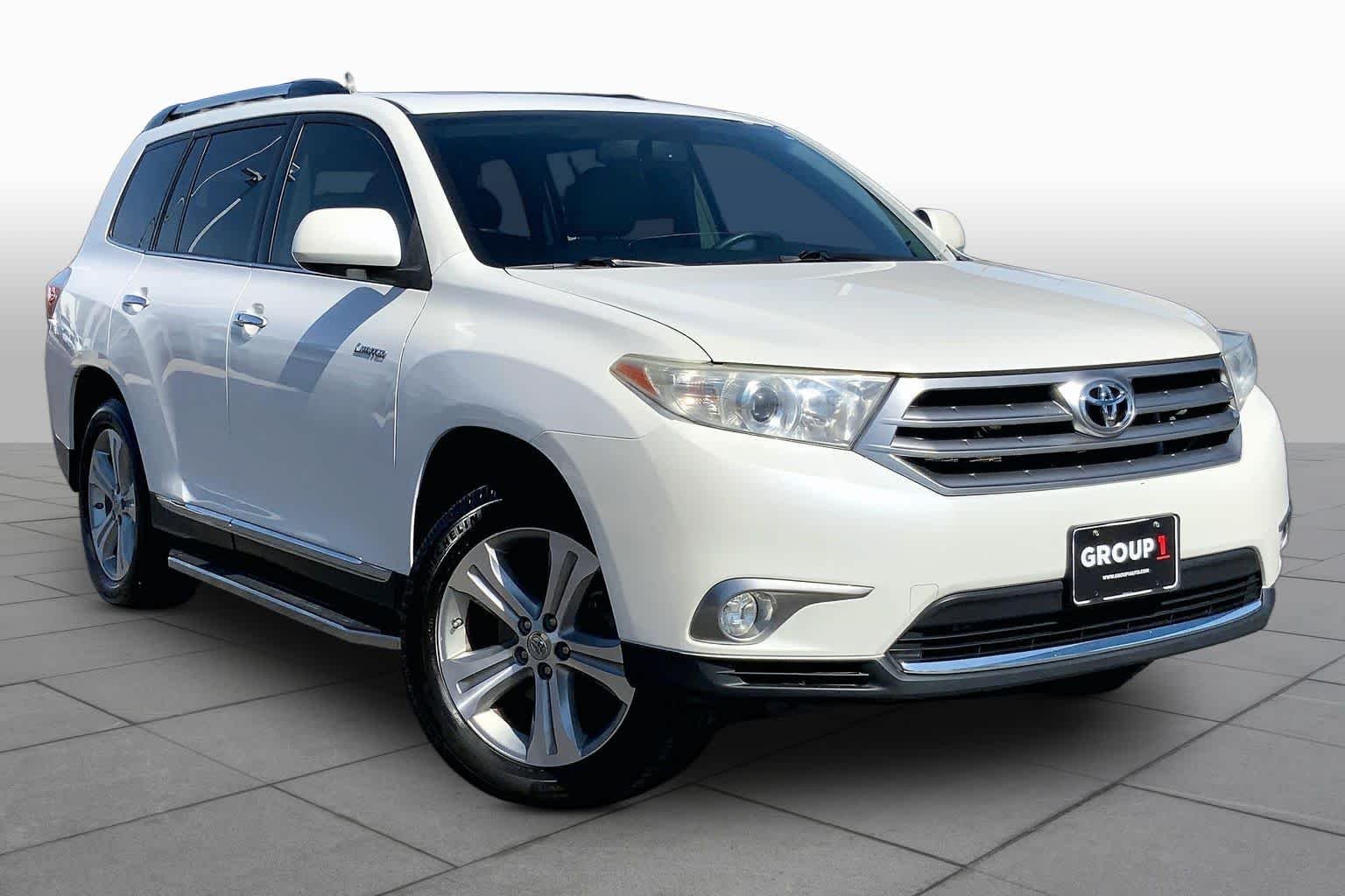 Used 2013 Blizzard Pearl Toyota Limited image 3