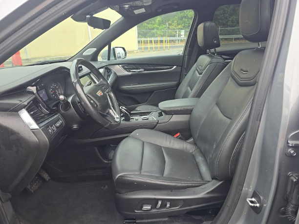 Used 2023 Silver Cadillac Premium Luxury image 7