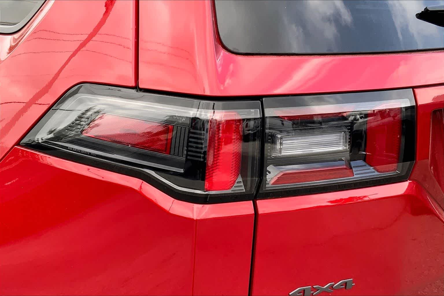 New 2026 Red Hot Pearl-Coat Exterior Paint Jeep Laredo image 11