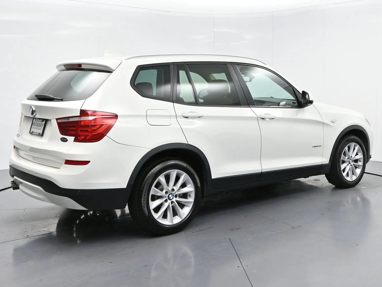 Used 2017 Alpine White BMW xDrive28i image 7