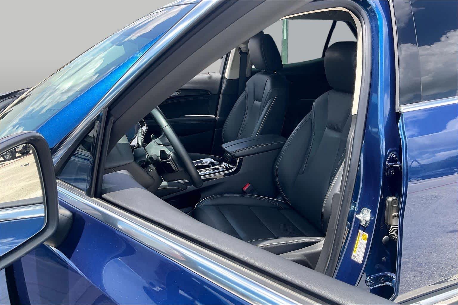 Used 2023 Sapphire Metallic Buick Essence image 9