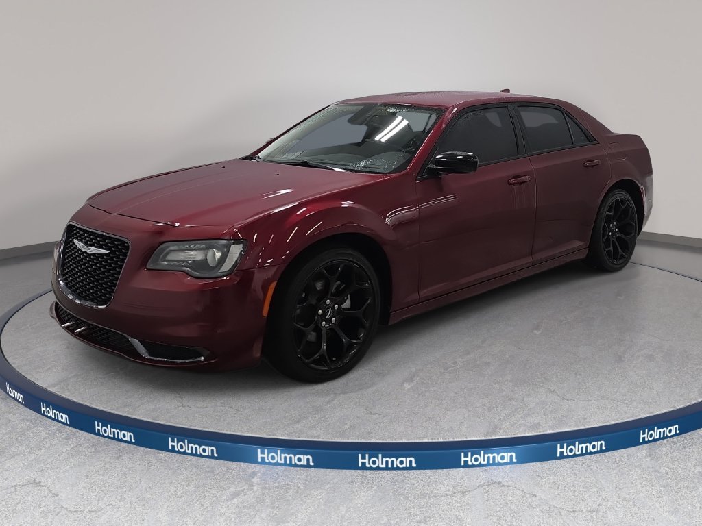 Used 2018 Velvet Red Pearlcoat Chrysler Touring image 1