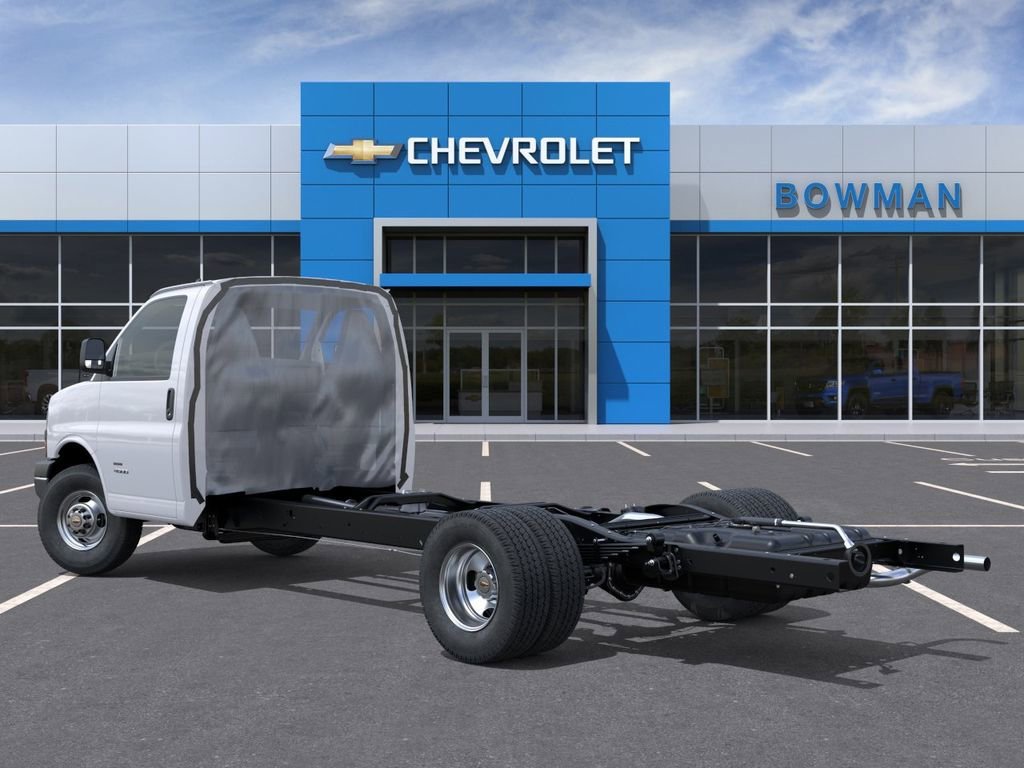 New 2026 Summit White Chevrolet 1WT image 3