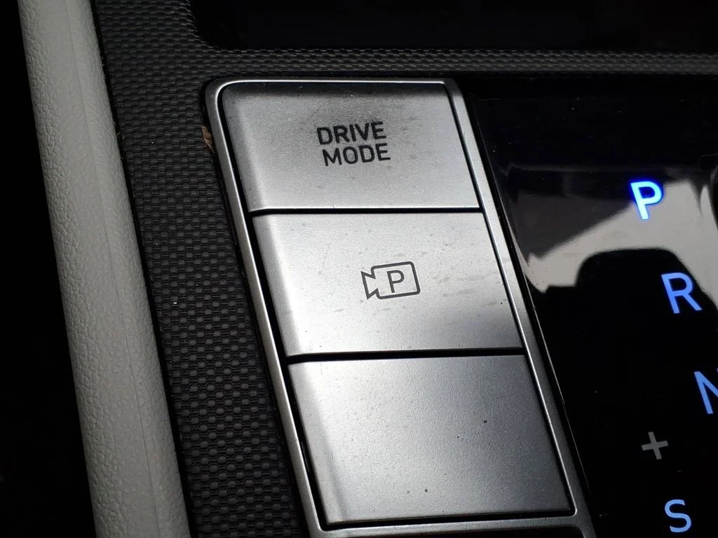 Used 2022 White Hyundai Limited image 37