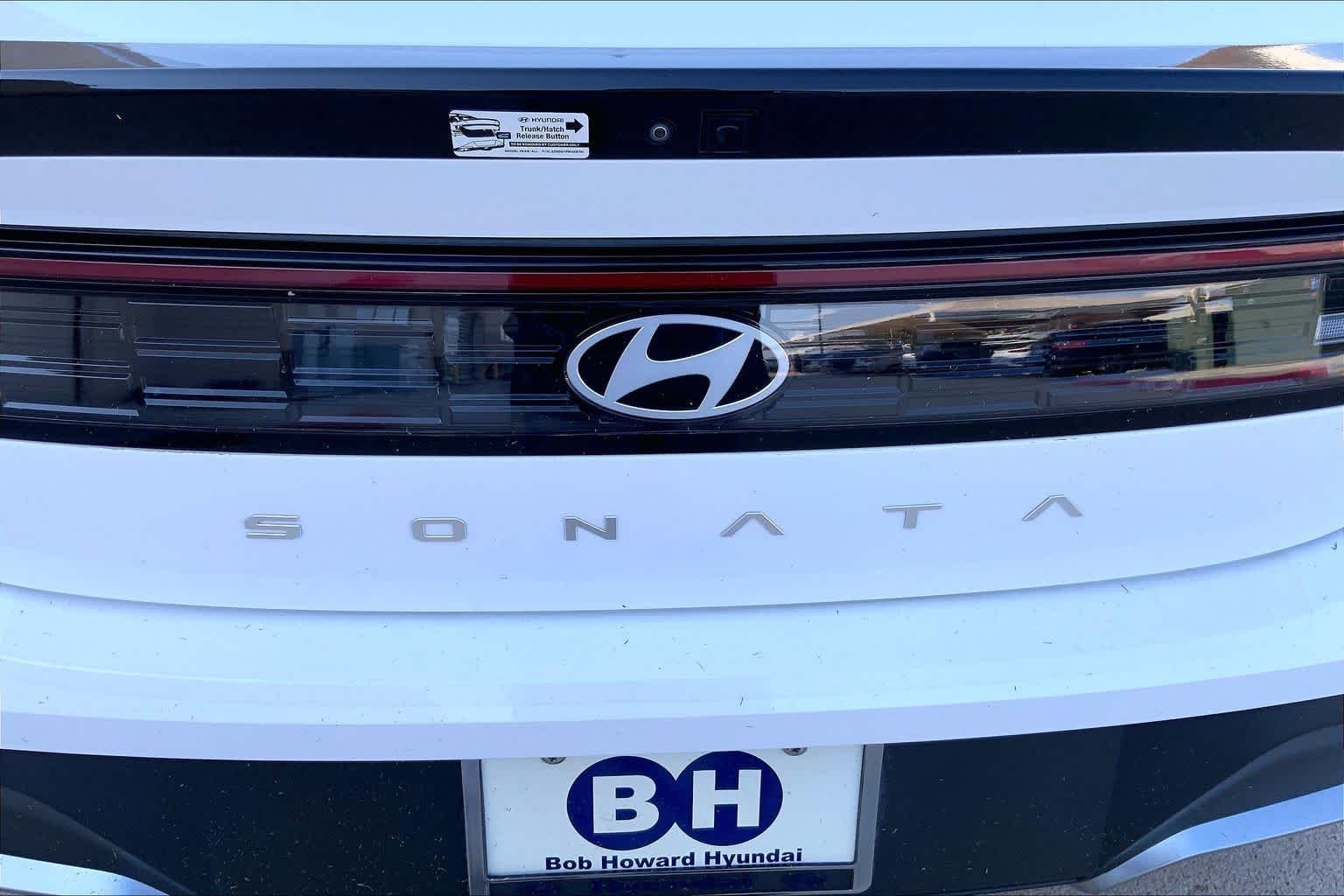 Used 2025 Serenity White Hyundai SE image 32